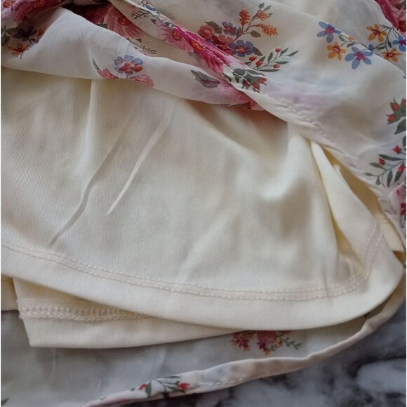 Knitworks Beige Floral Boho Flowy Top Size Medium - Picture 7 of 9